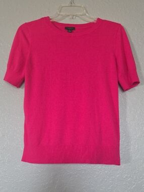 Ann Taylor Fuchsia Short Sleeve Knit Top Light Weight Sweater